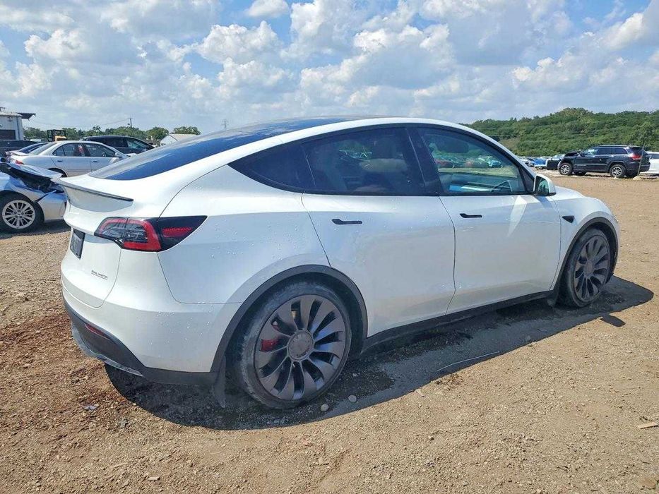 Tesla Model Y 2021 /