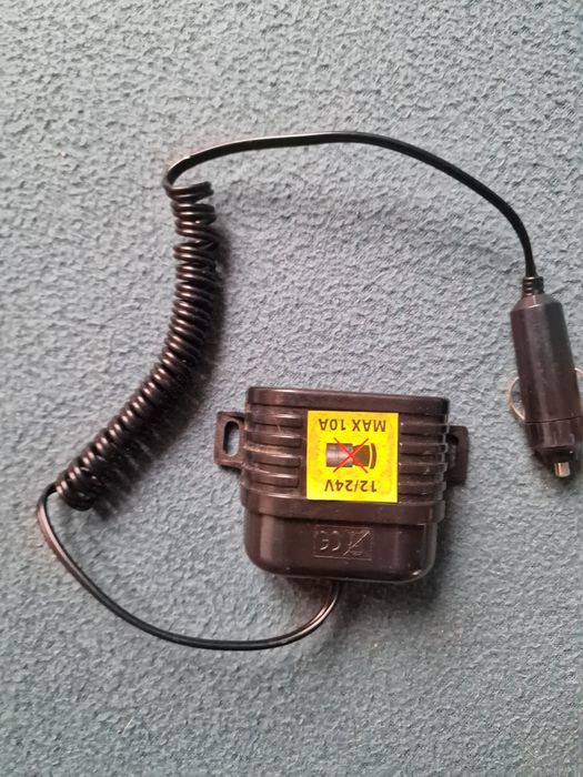 Podwójny rozgałęziacz gniazda zapalniczki