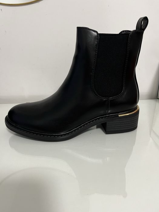 Czarne eleganckie botki.