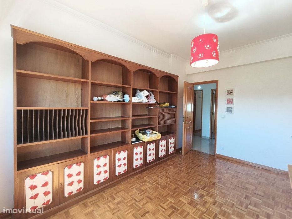 Apartamento T3 no Infantado (Loures) com Arrecadação