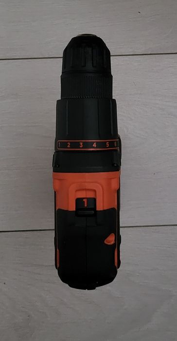 Black & Decker wkrętarka udarowa 18v