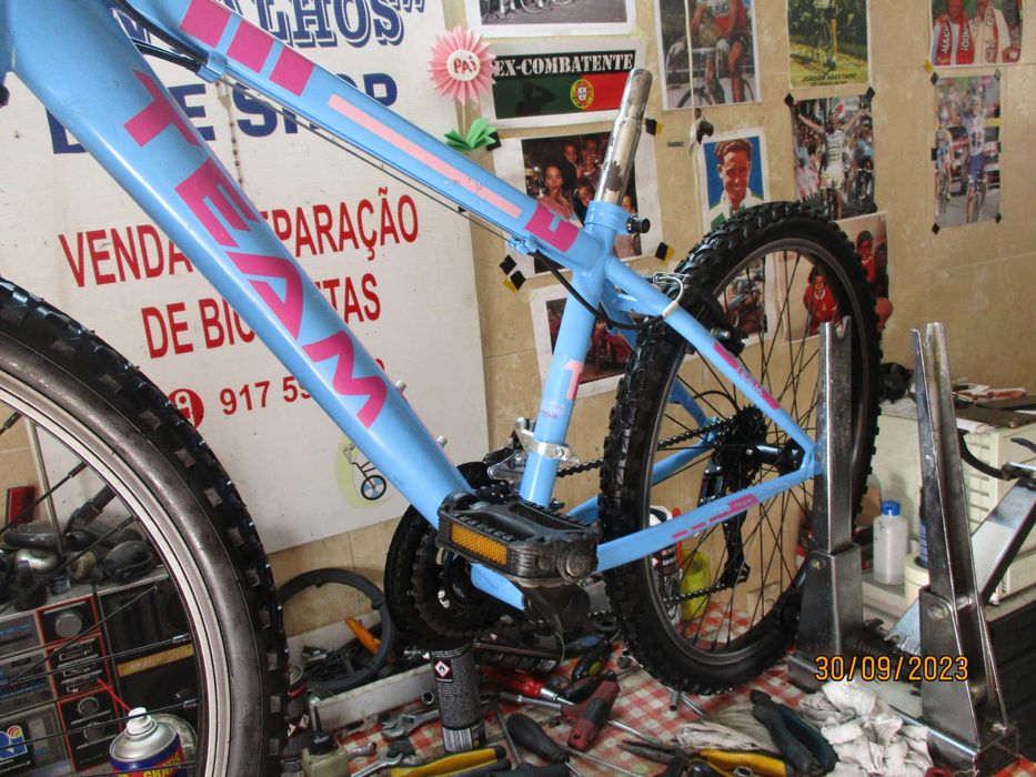 Bicicleta TEAM roda 24 c/ 18 speeds
