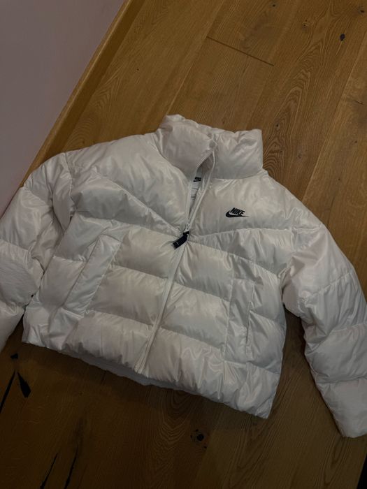Пуховик nike белый