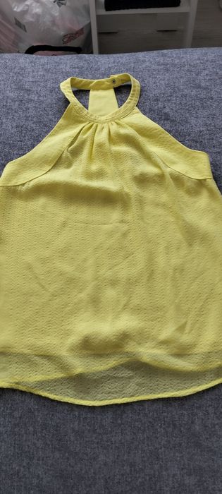 Letnia bluzeczka zapinana na szyi 36