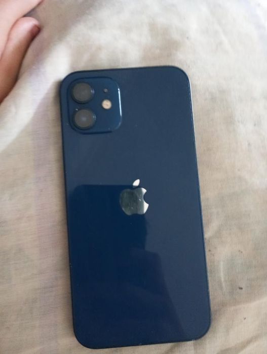 Iphone 12 azul.