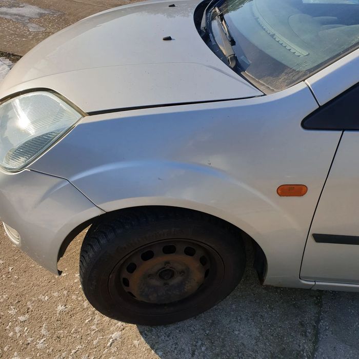 FORD FIESTA MK6 5D BLOTNIK LEWY PRZOD KOLOR 62 05R
