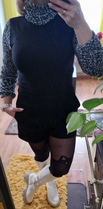 Czarny golf Sisi  z biufiastymi rekawami M