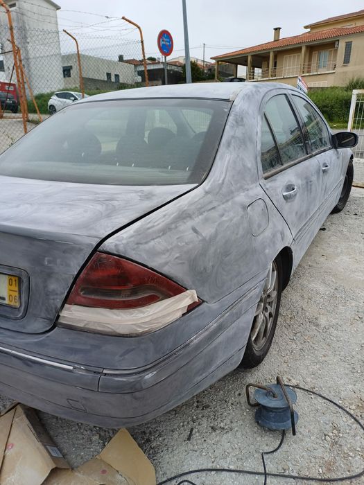 Mercedes-Benz c220cdi elegance com 258mil com livro de revisões