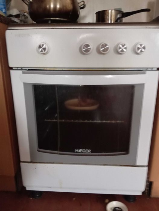 Fogão com placa e forno a gás