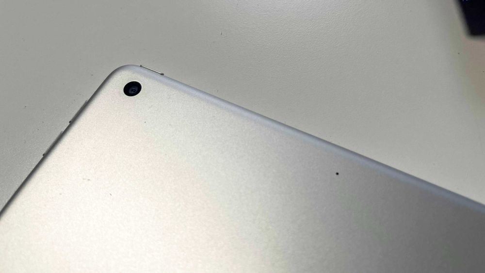 iPad 8 generacji 32GB Wi-Fi srebrny – stan bardzo dobry