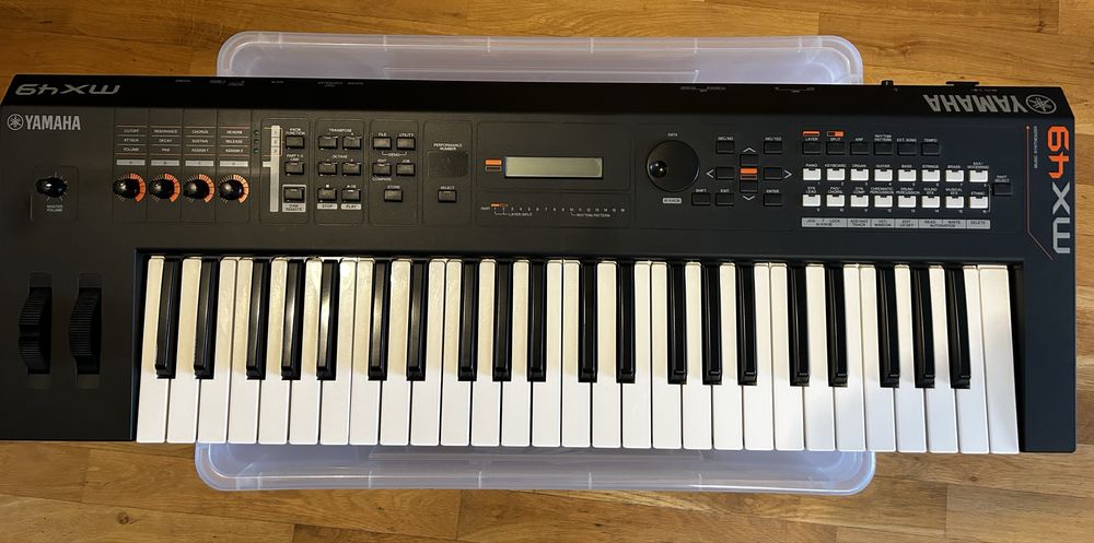 Yamaha MX49 syntezator + futerał pro