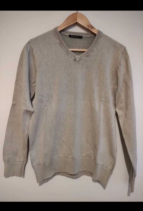 Sweterek - dekolt w serek