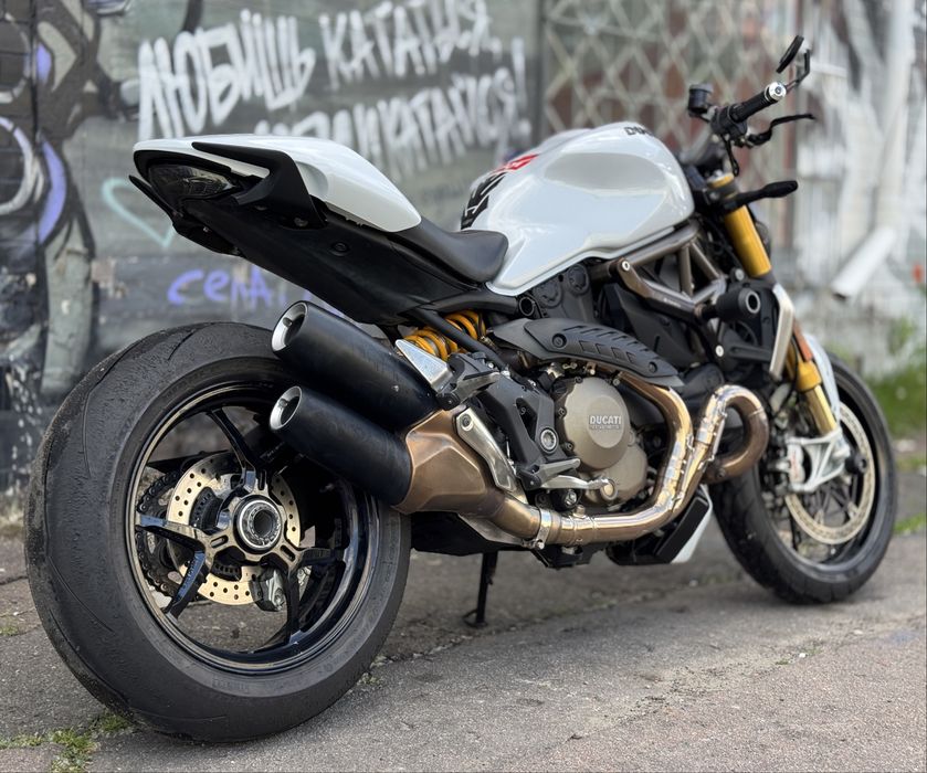 Мотоцикл Ducati Monster 1200 2015 рік