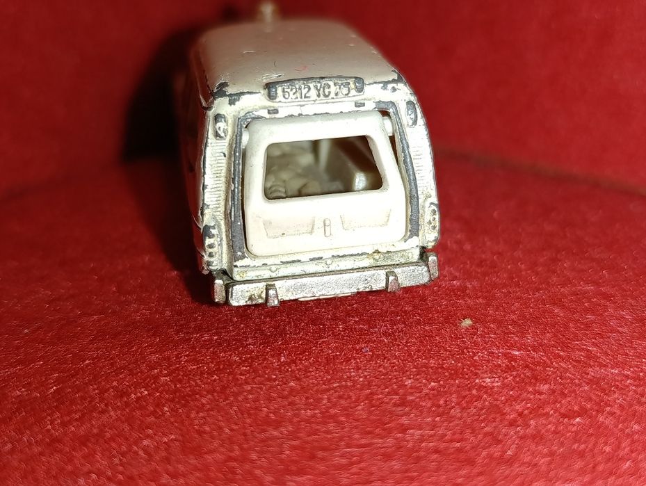 Majorette Ambulância DS 21