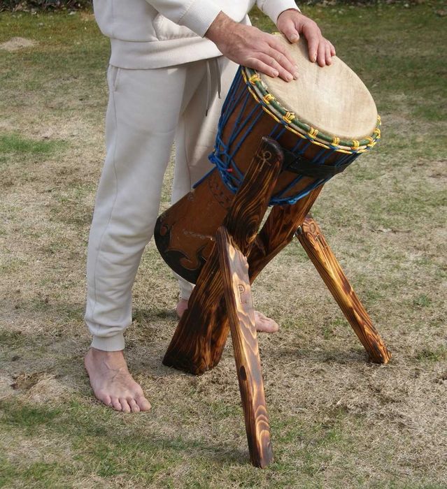 Statyw do djembe. drewniany.