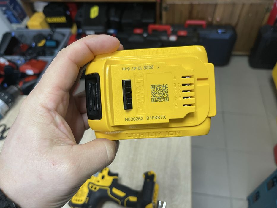 Dewalt DCD791 / безщітковий акумуляторний шуруповерт