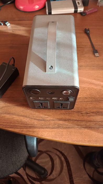 Продам зарядную станцию  300 ват 90000mah