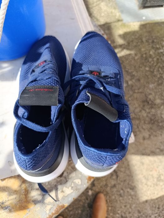 Tênis adidas azul