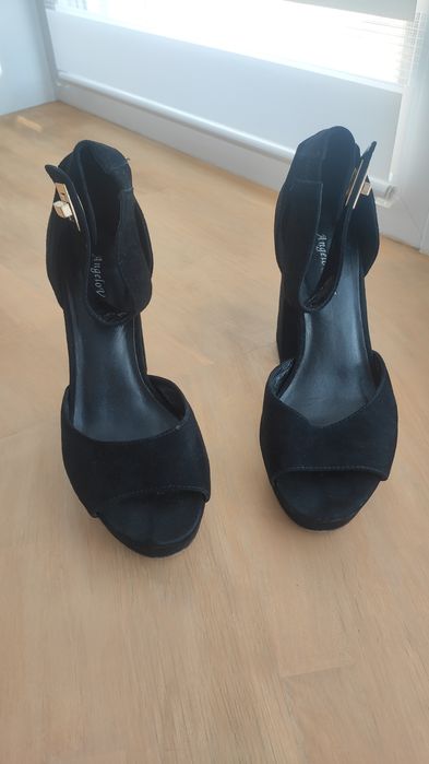 Замшеві босоніжки