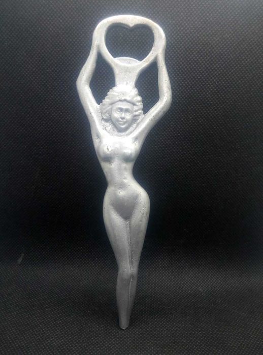 Открывалка времен ссср в форме девушки. Открывалка ню.