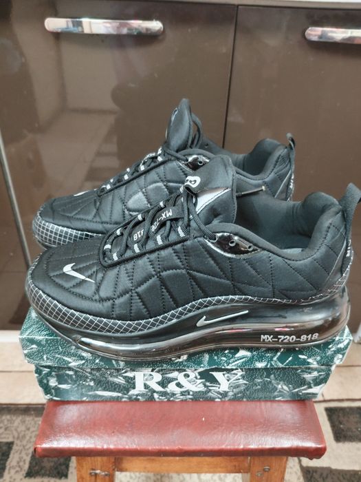 Продам зимові кросівки