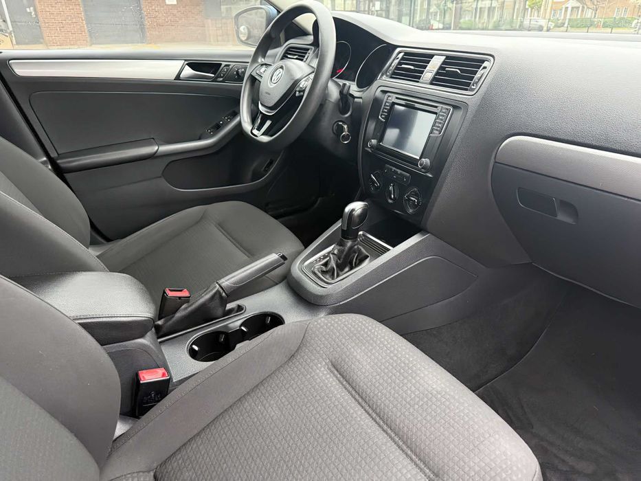 Volkswagen Jetta      2016