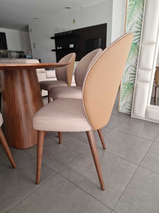 Conjunto Mesa Ovalizada c/ Tampo Espinhado e 6 Cadeiras