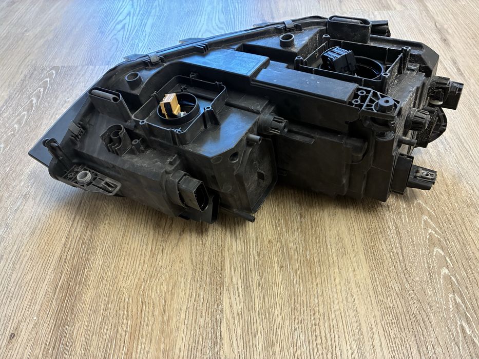 Reflektor VW Touran 2016 strona kierowcy Lampa z 2021