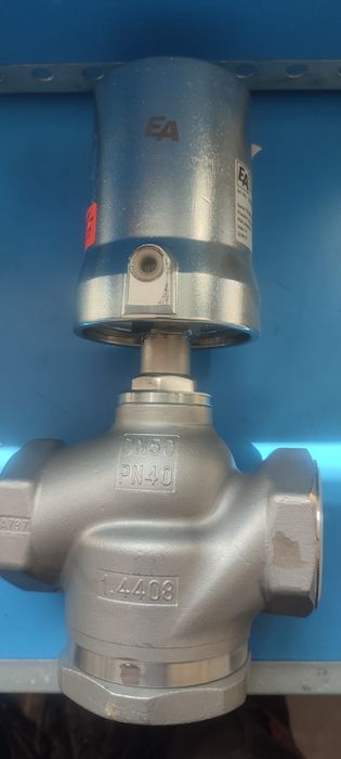 Регулюючий клапан з пневмоприводом