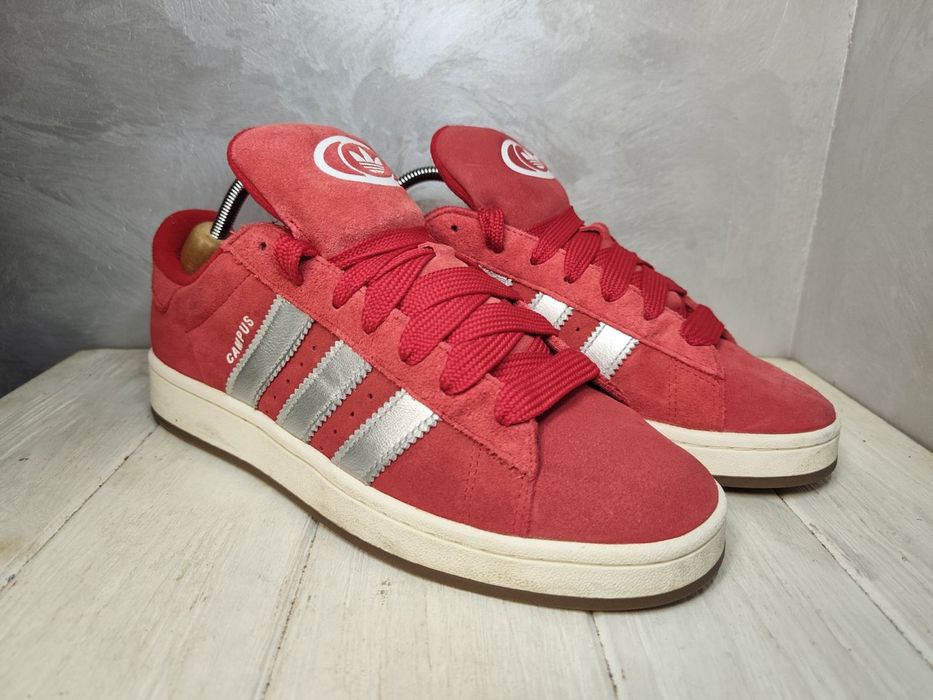 - Adidas Campus 00s