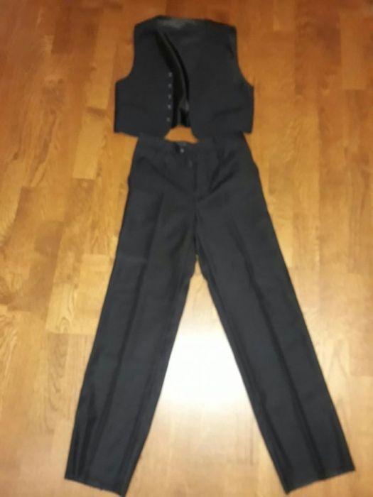 Черные школьные брюки и жилетка. Пиджак 48 размера