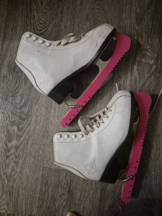 Фігурні ковзани з захистом