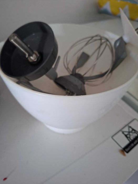 Vendo maquina kneoud  cfef atrabalhar mas nao esta 100 por cento