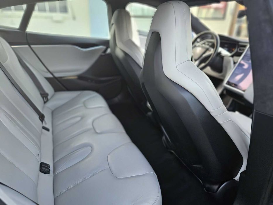 Tesla Model S 90D      2015