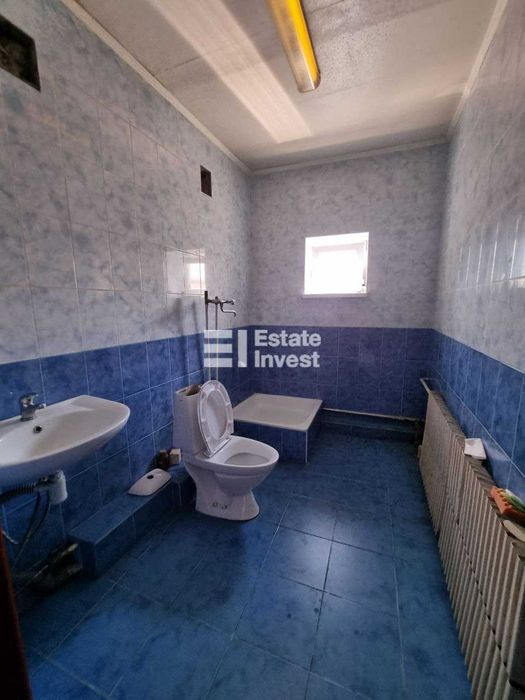 Продам виробничі приміщення по вул. Лугопарківська, 2