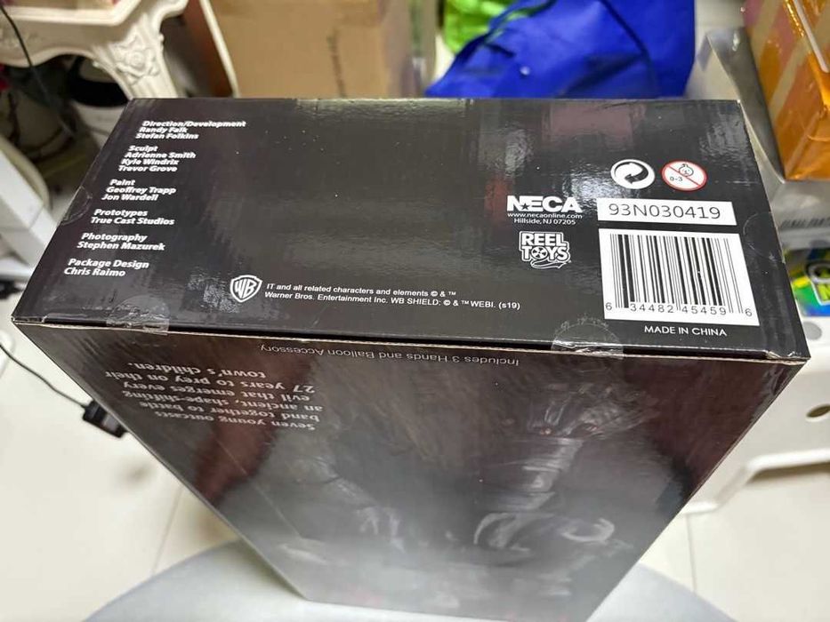 NECA Pennywise 1/4 Scale Figure64365227105283122