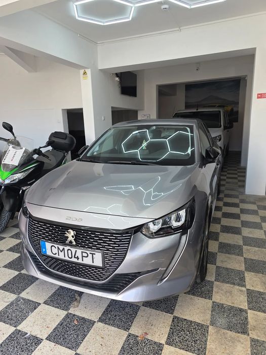 Peugeot e-208