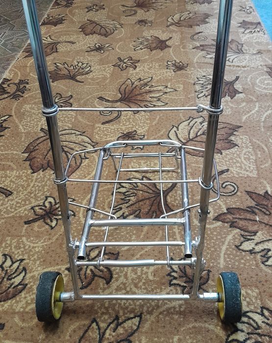 Продам  две  вещевые  тележки