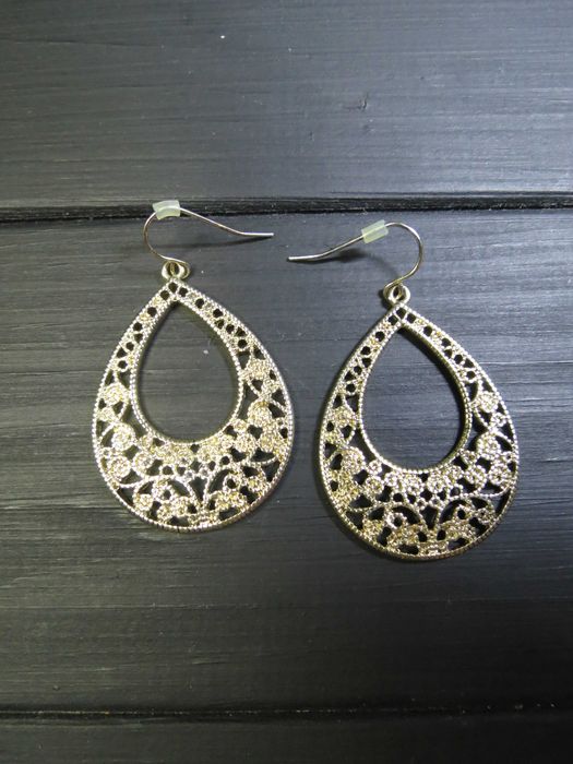 Серьги длинные белые