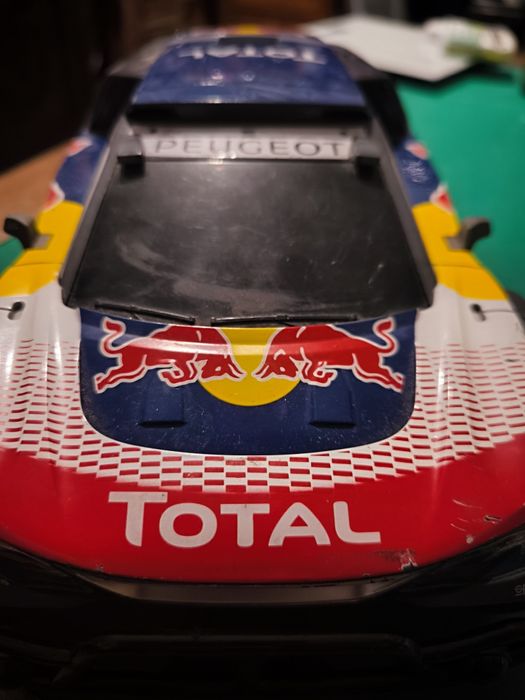 Carro Peugeot total e red bull