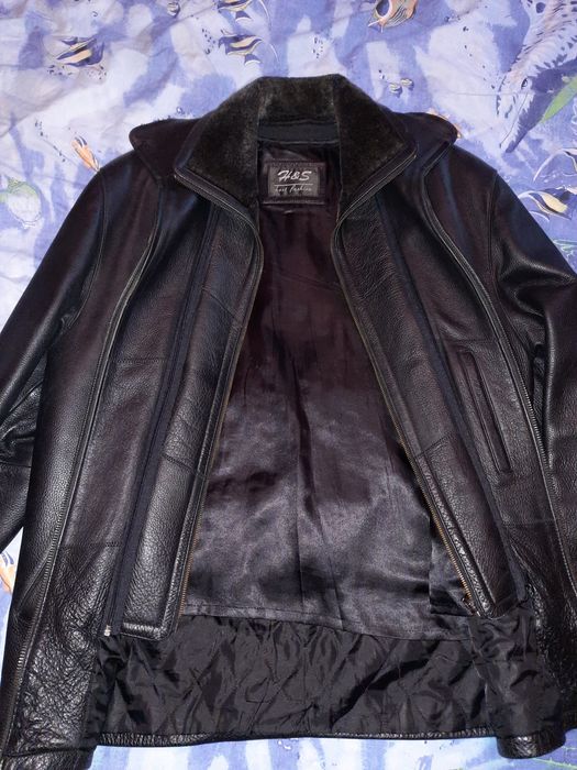 Кожана куртка мужска.
