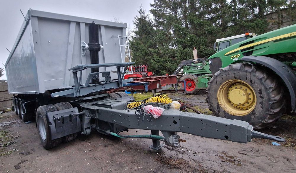 Wózek do naczep sprzęgający naczepę z ciągnikiem rolniczym