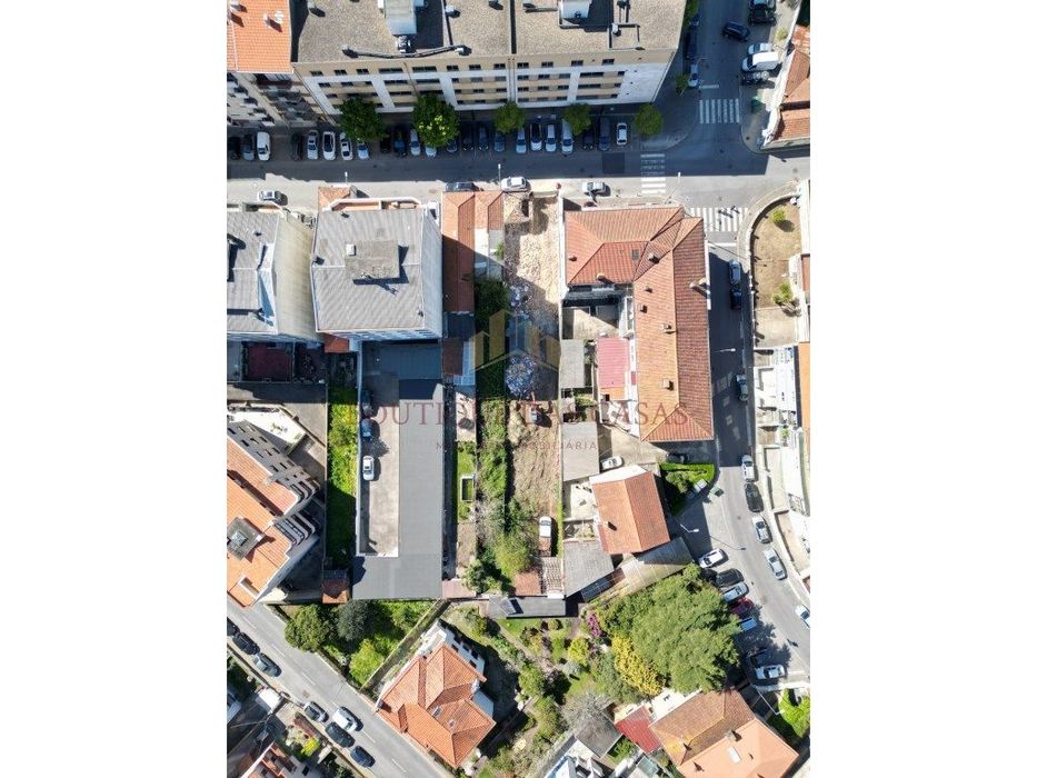 Apartamento T1 com Varanda a 600m do metro de Sto Ovídio