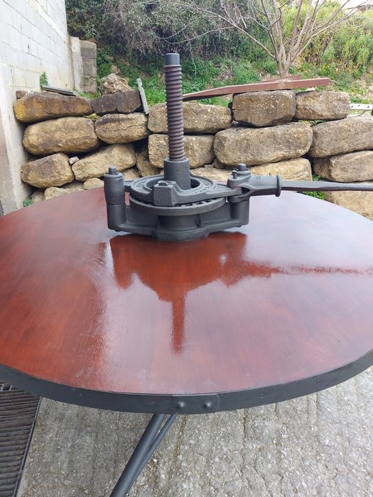 Classic Rustic Round Table64730168604162120