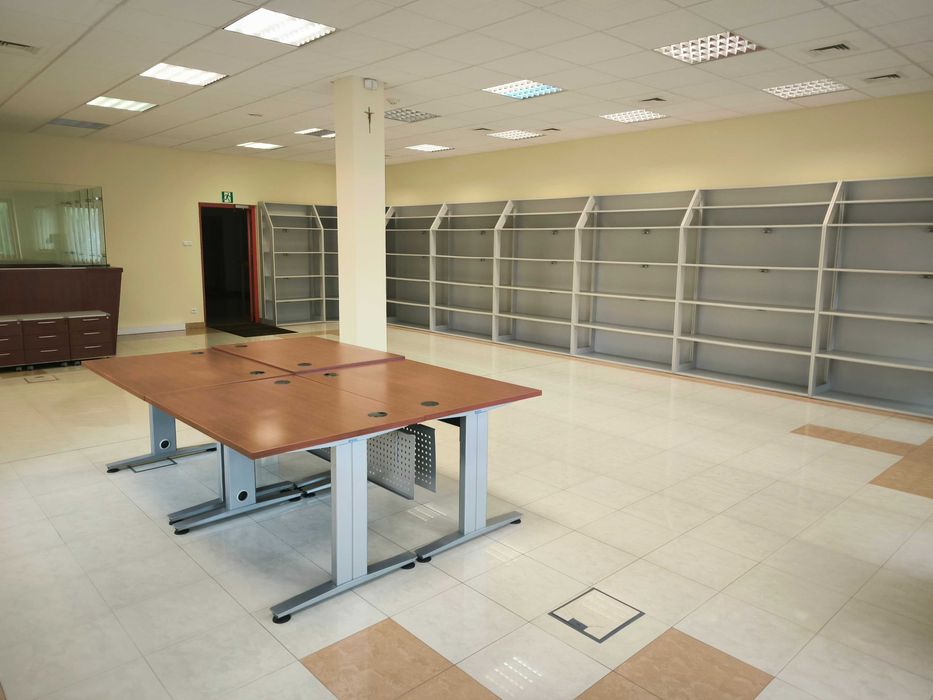 Pomieszczenie biurowe, sala z zapleczem socjalnym 146m2 Janczewice
