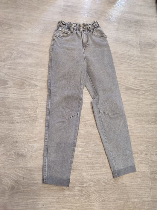 Джинсы МОМ Bershka на девушку