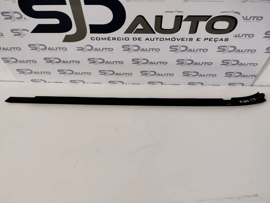 Raspador / Friso Vidro Trás Direito / Esquerdo - Peugeot 308 II