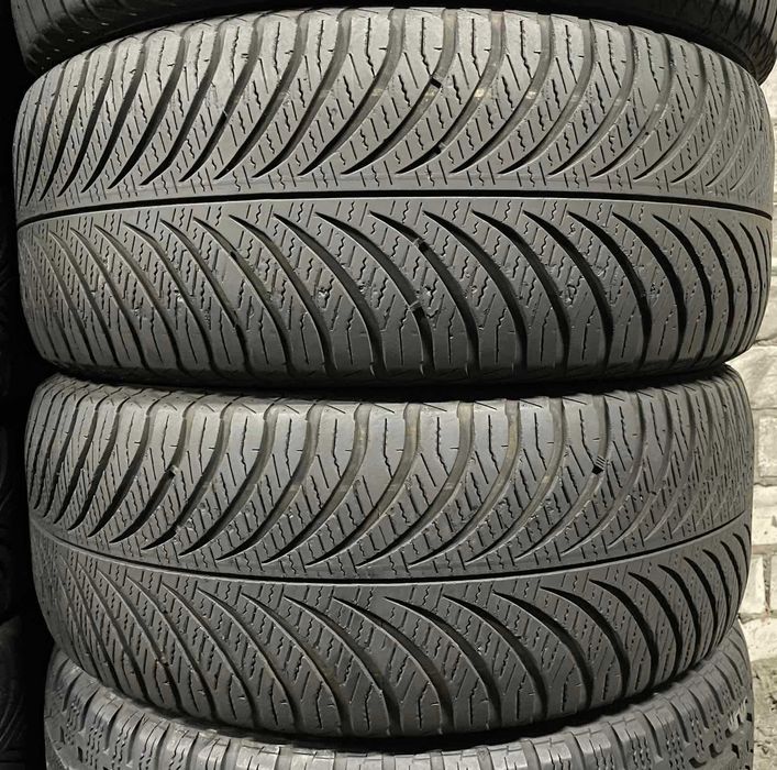 Goodyear Vector 4Seasons Gen-3 215/60 R16 99V XL