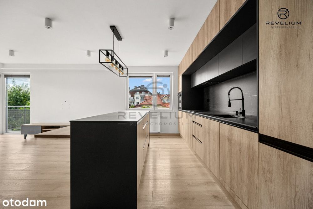 Duży balkon | Przestrzeń | Kom. lok. | Msc. w hali