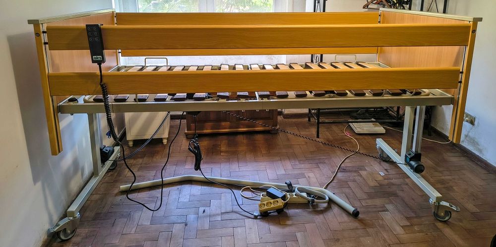 Cama Articulada Tripartida em Madeira